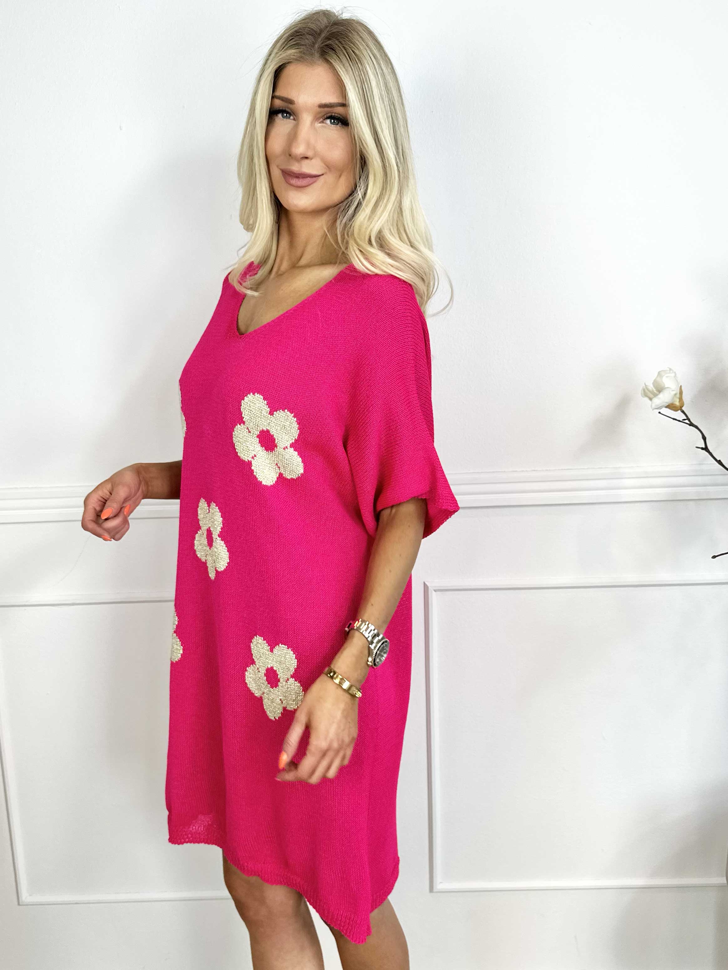 Emine - Söt stickad klänning med kort ärm och blommor och glittriga trådar